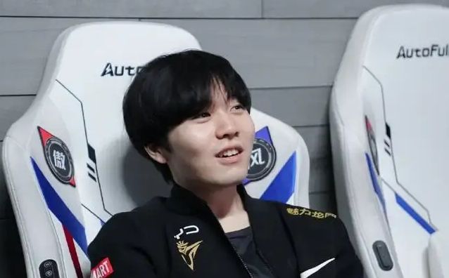 更是背後無 更是背後無