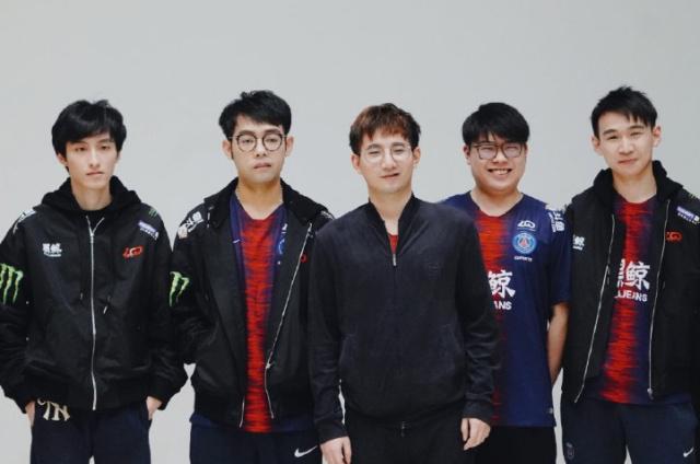 方面均处于 方面均处于